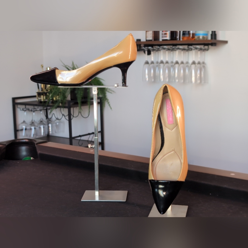 Isaac Mizrahi Isjabria Pumps In Beige And Black
